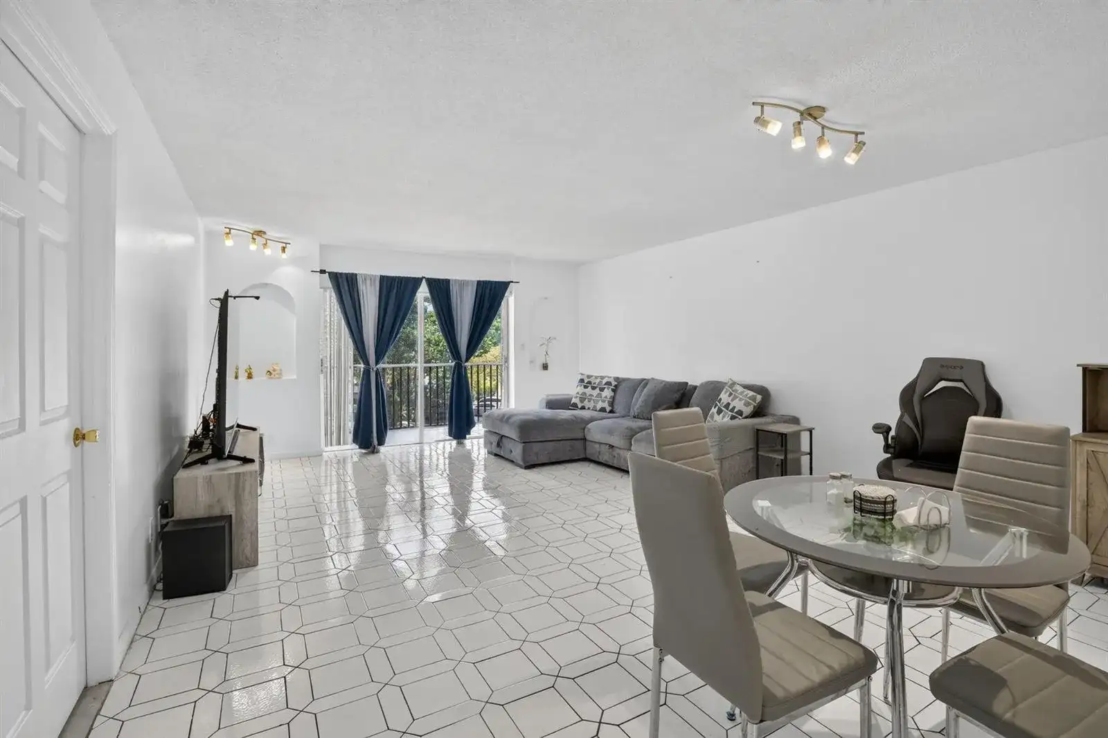 6001 N Falls Circle Drive # 306, Lauderhill FL 33319 photo 3