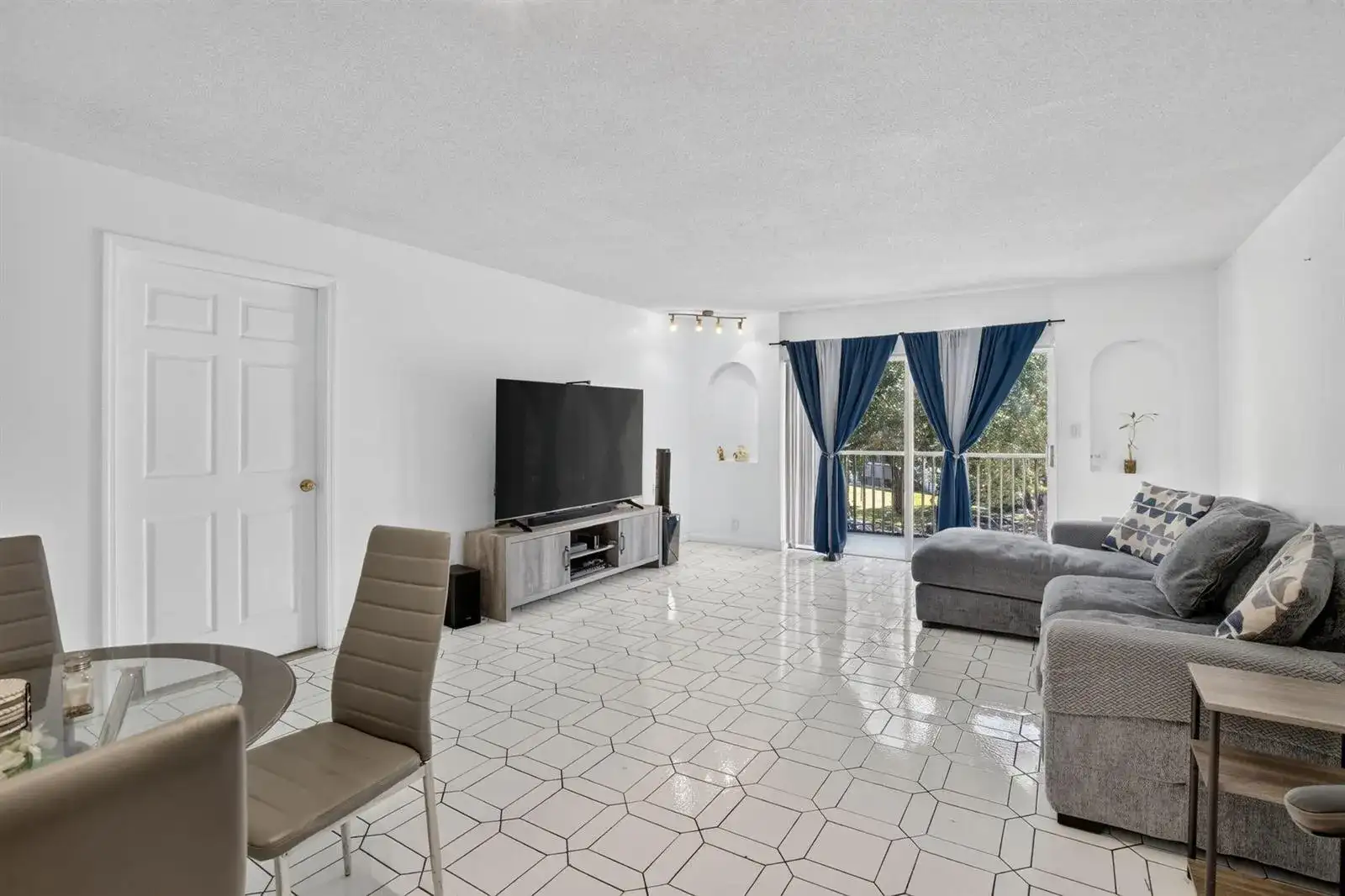 6001 N Falls Circle Drive # 306, Lauderhill FL 33319 photo 5