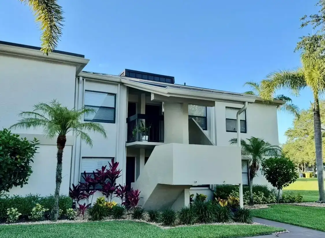 6962 Briarlake Circle # 203, Palm Beach Gardens FL 33418
