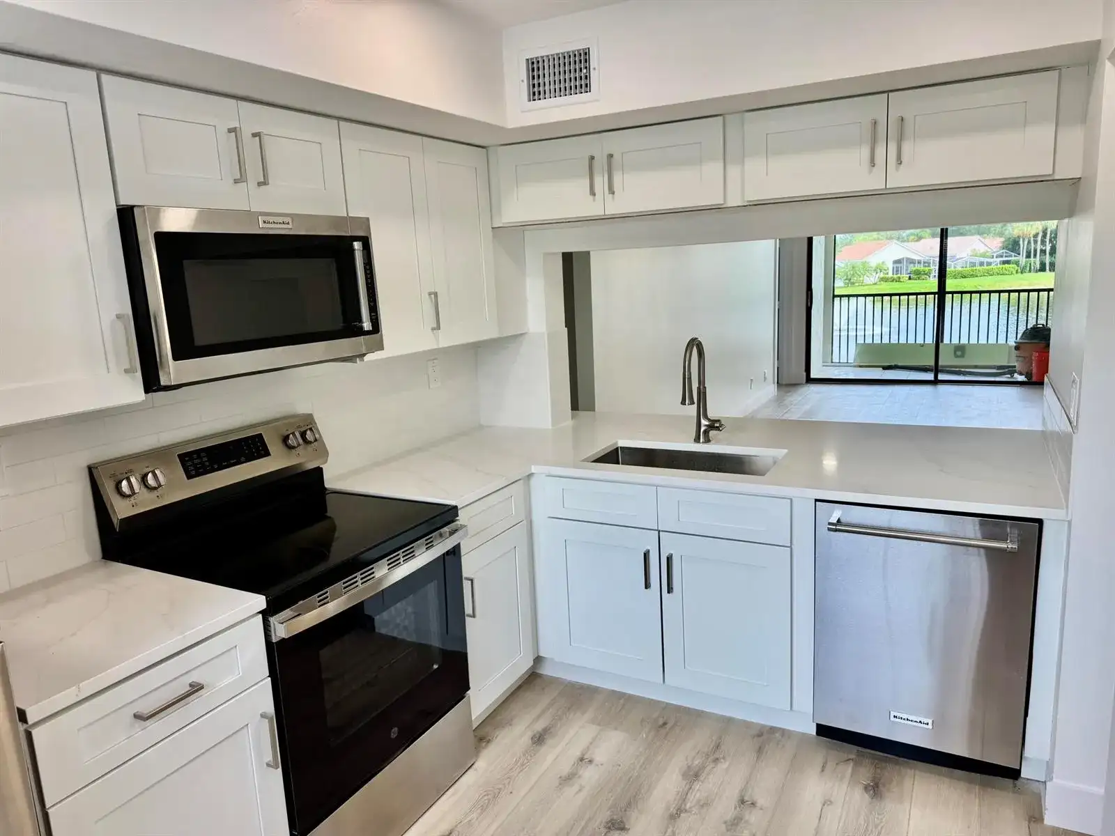 6962 Briarlake Circle # 203, Palm Beach Gardens FL 33418 photo 3