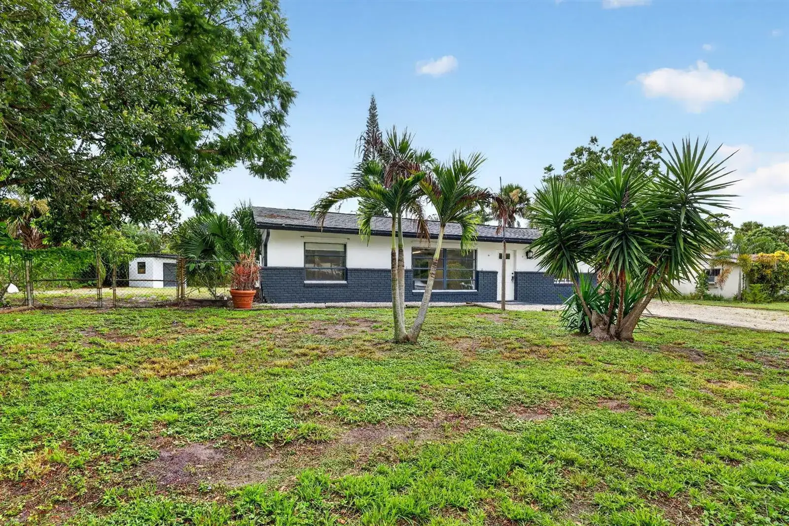 820 SE 13th Street, Stuart FL 34994 photo 3
