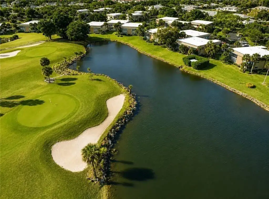35 VISTA GARDENS Trail # 205, Vero Beach FL 32962