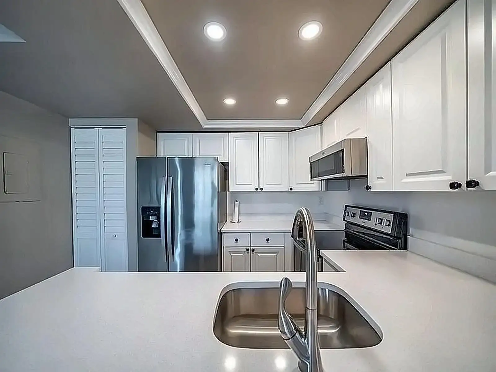 708 EXECUTIVE CENTER Drive # 12, West Palm Beach FL 33401 photo 3