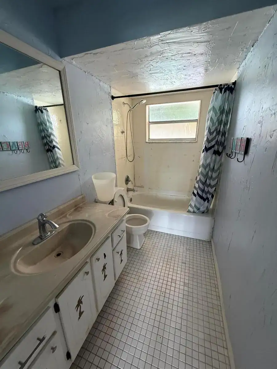 9881 SUNRISE LAKES Boulevard # 104, Sunrise FL 33322 photo 3
