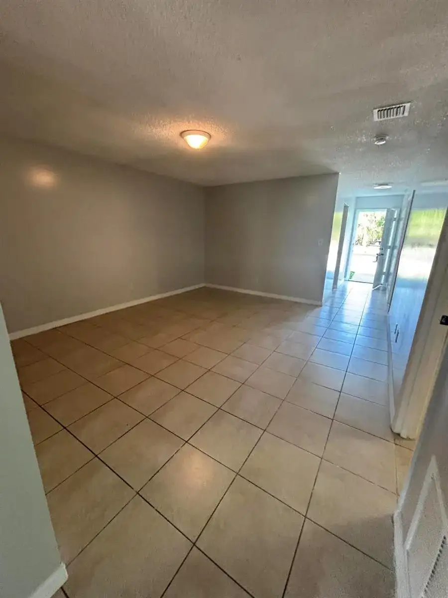 3208 LOUISIANA Avenue, Fort Pierce FL 34947 photo 5