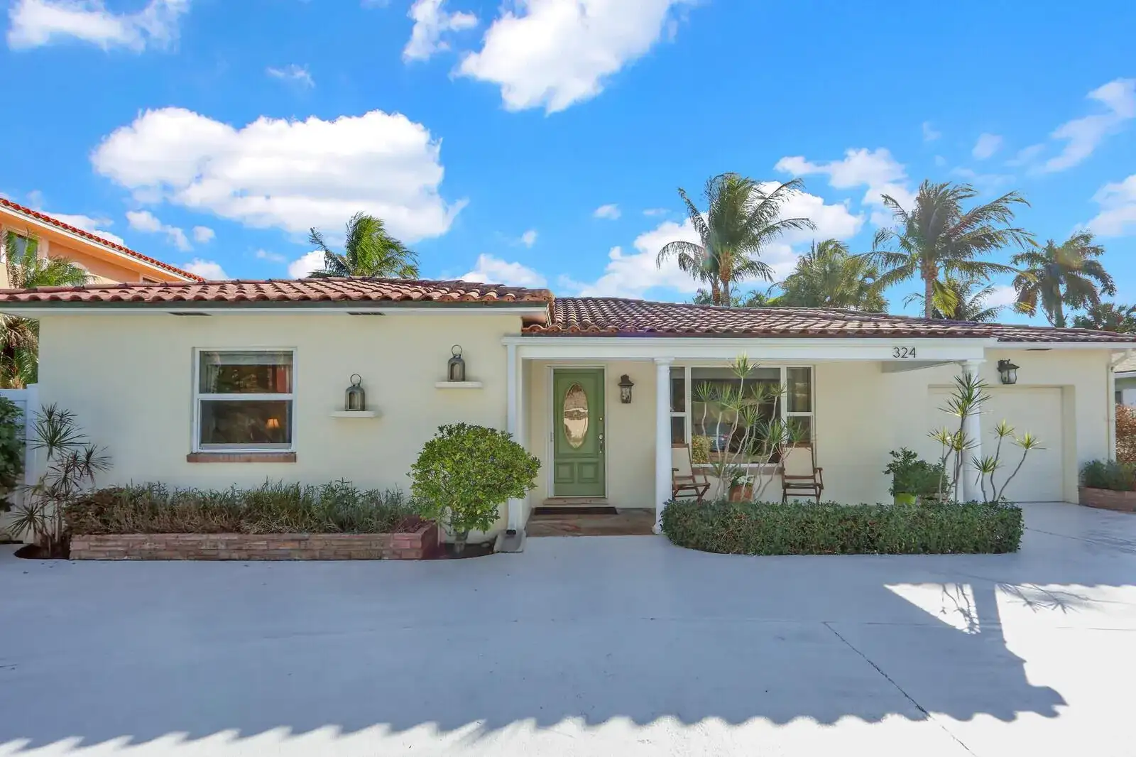 324 BLOSSOM Lane, West Palm Beach FL 33404 photo 2