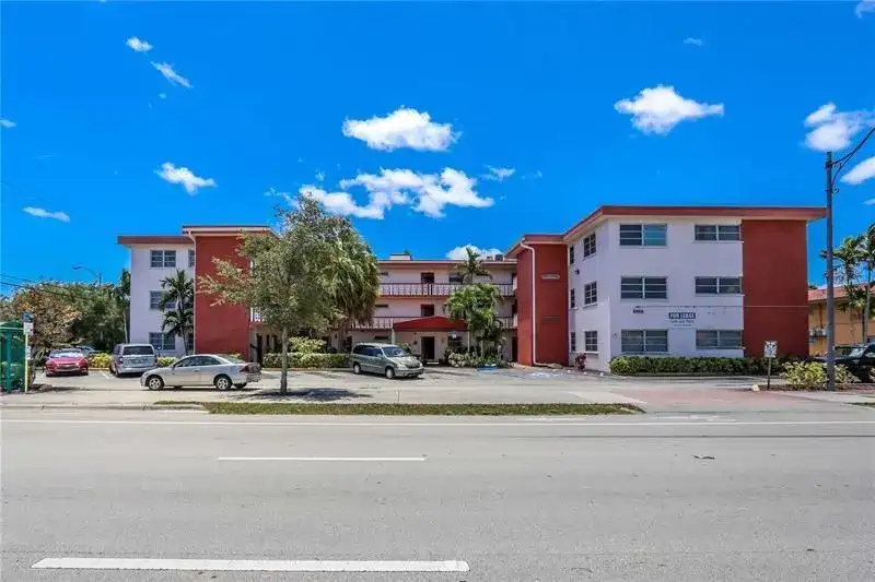 4800 Hollywood Boulevard # 3E, Hollywood FL 33021 photo 2