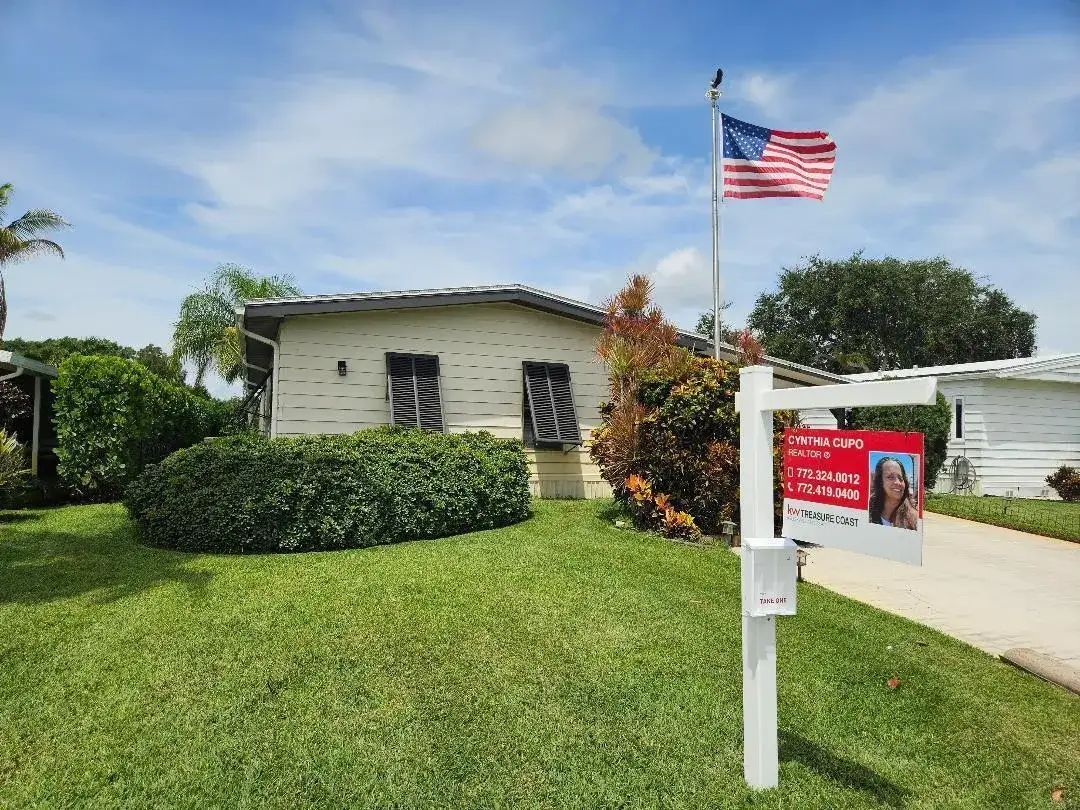 7680 SE Shenandoah Drive, Hobe Sound FL 33455 photo 2
