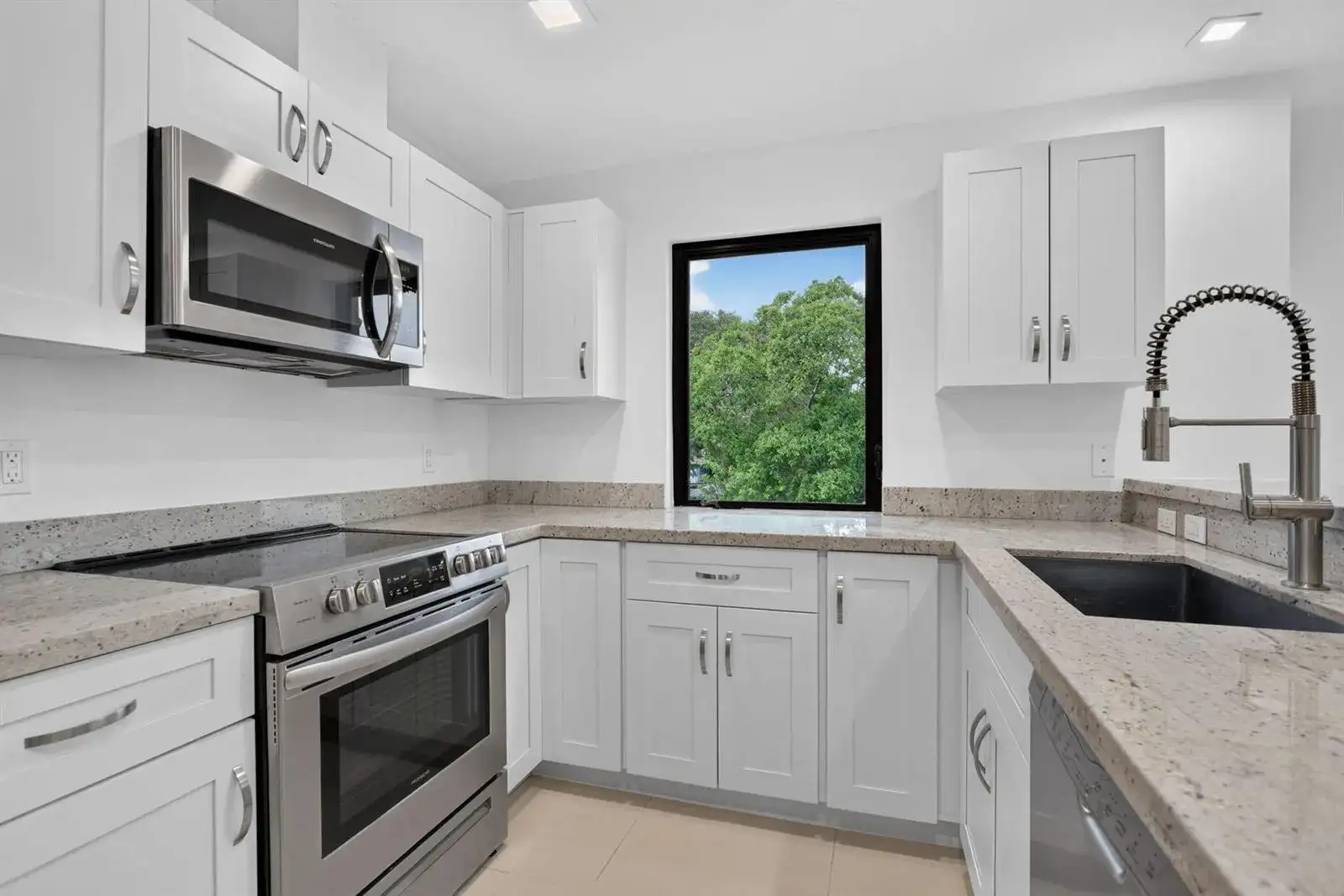 444 NW 41ST Street, Oakland Park FL 33309 photo 2