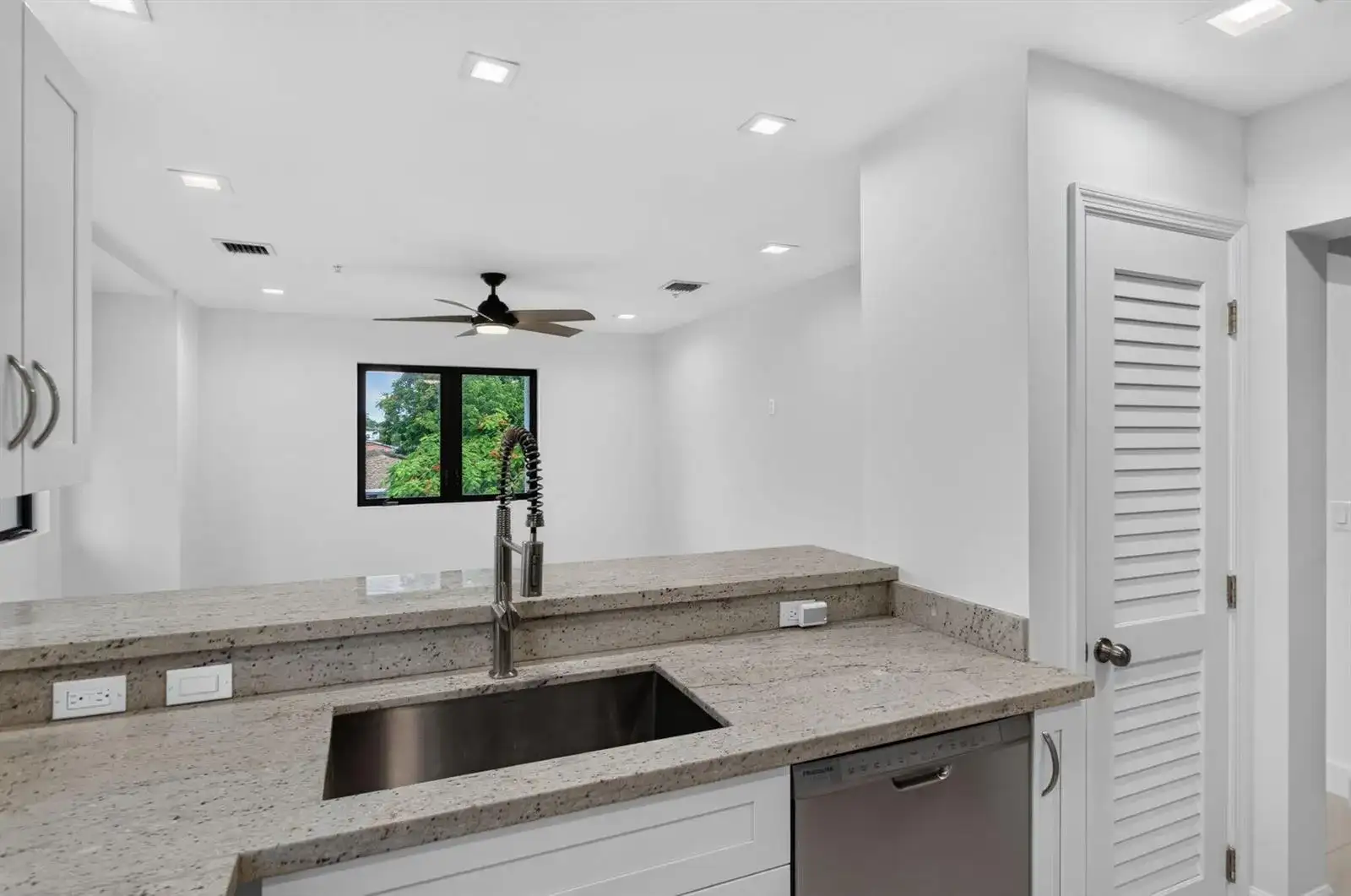 444 NW 41ST Street, Oakland Park FL 33309 photo 4