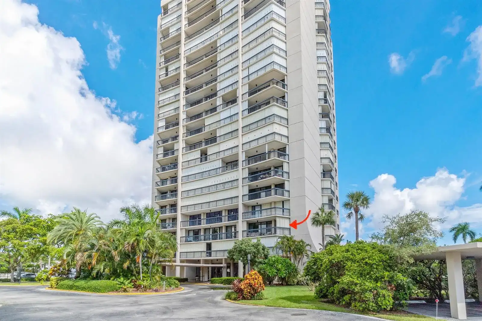 2425 PRESIDENTIAL Way # 304, West Palm Beach FL 33401