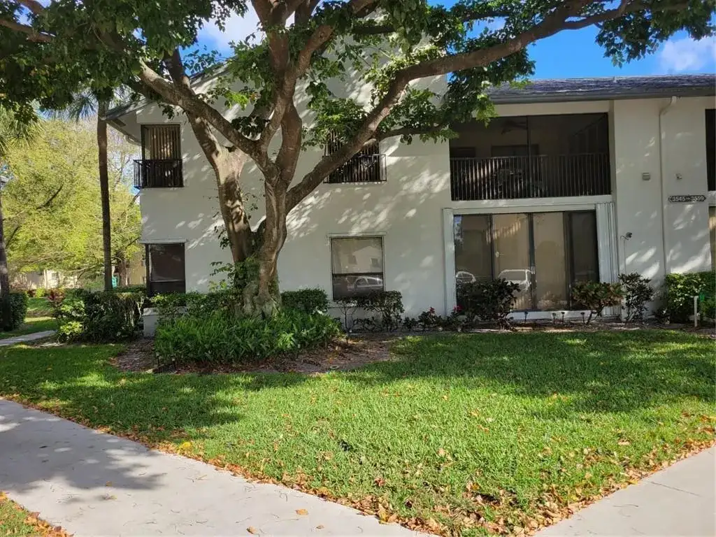 3559 COCOPLUM Circle, Coconut Creek FL 33063 photo 3