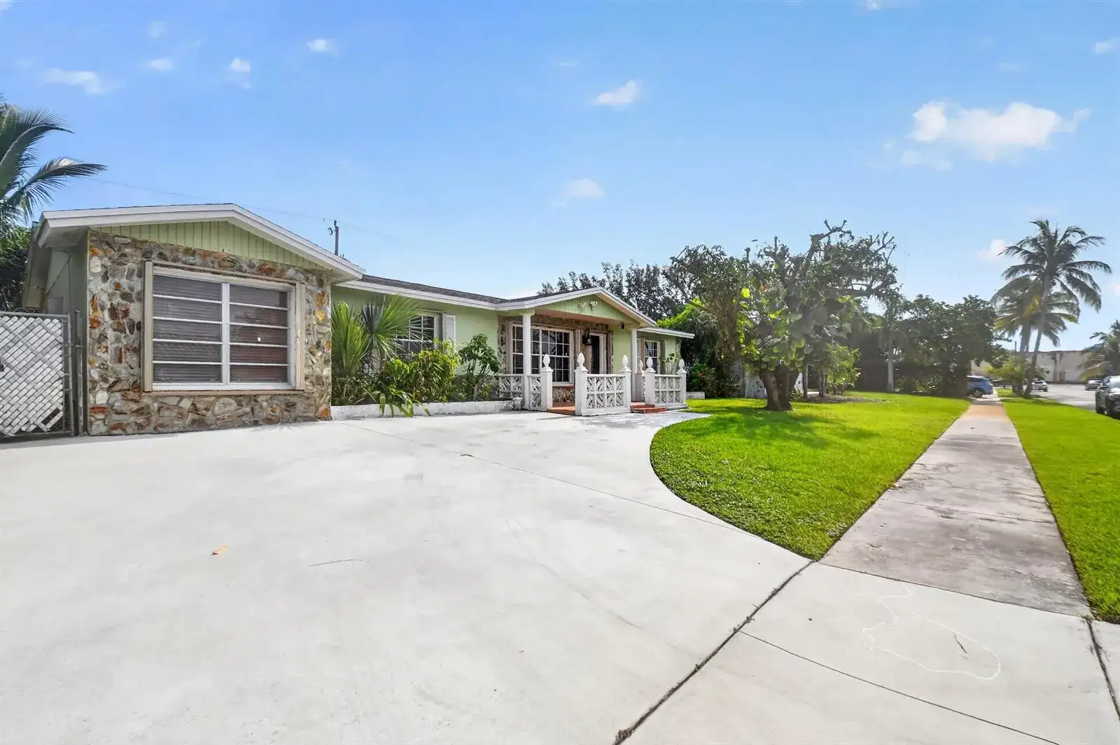 1826 16TH Avenue N, FL 33460 photo 2