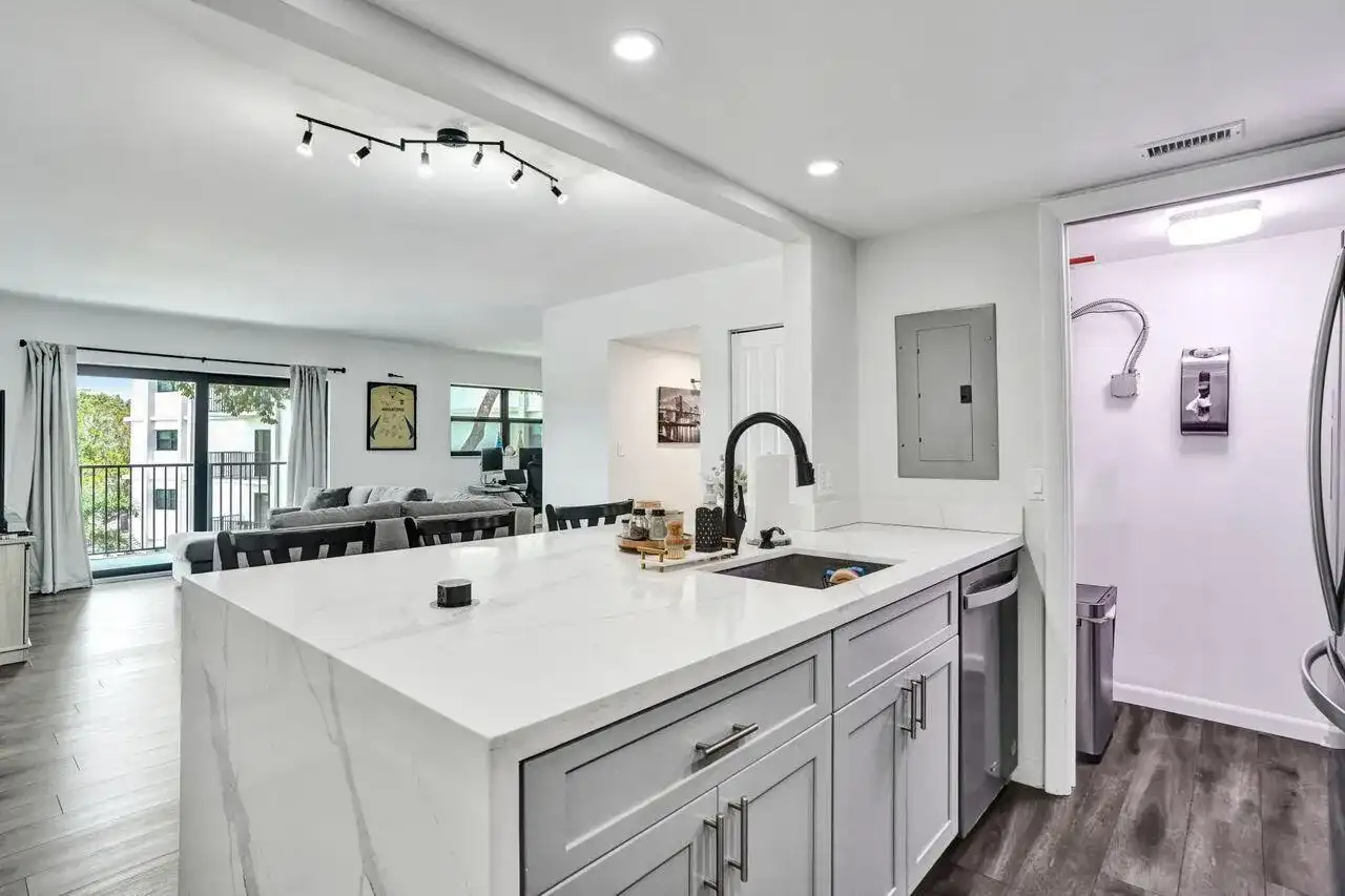 1000 RIVER REACH Drive # 321, Fort Lauderdale FL 33315