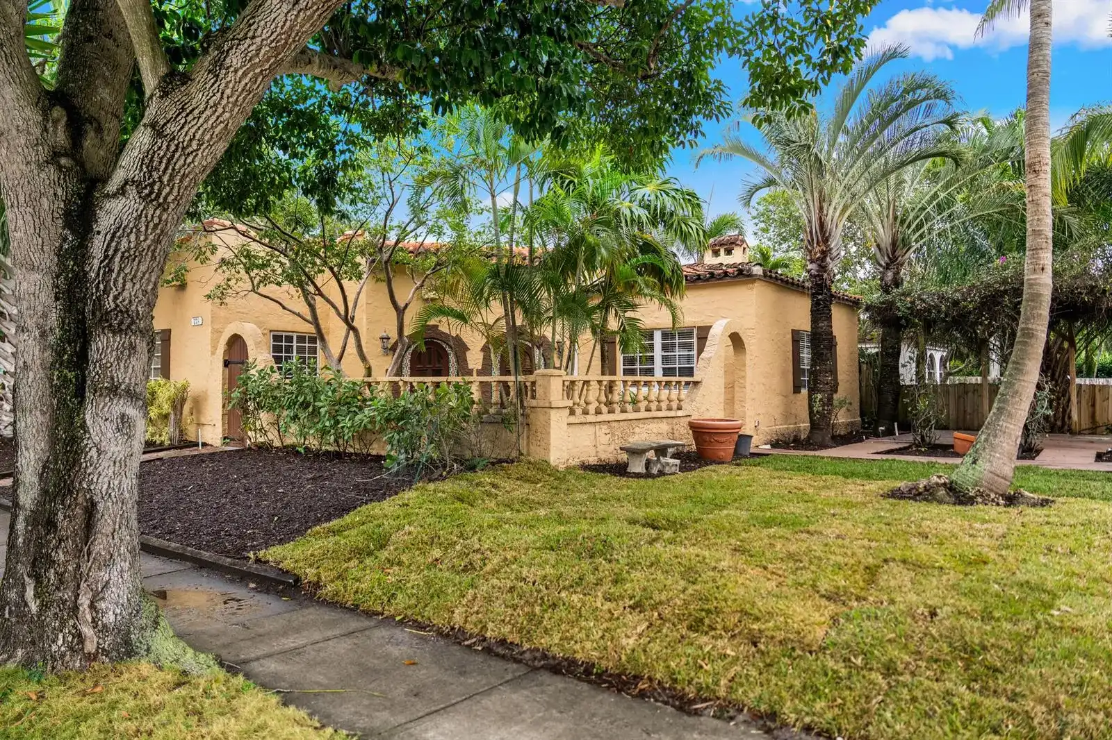 735 Colonial Road, West Palm Beach FL 33405