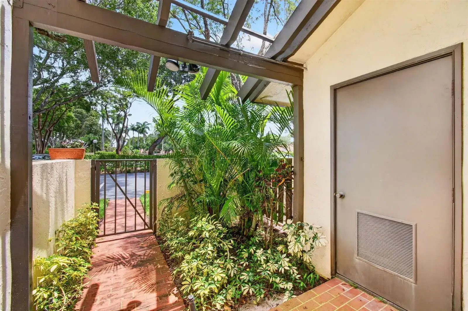 10247 N Circle Lake Drive # 102, Boynton Beach FL 33437 photo 2