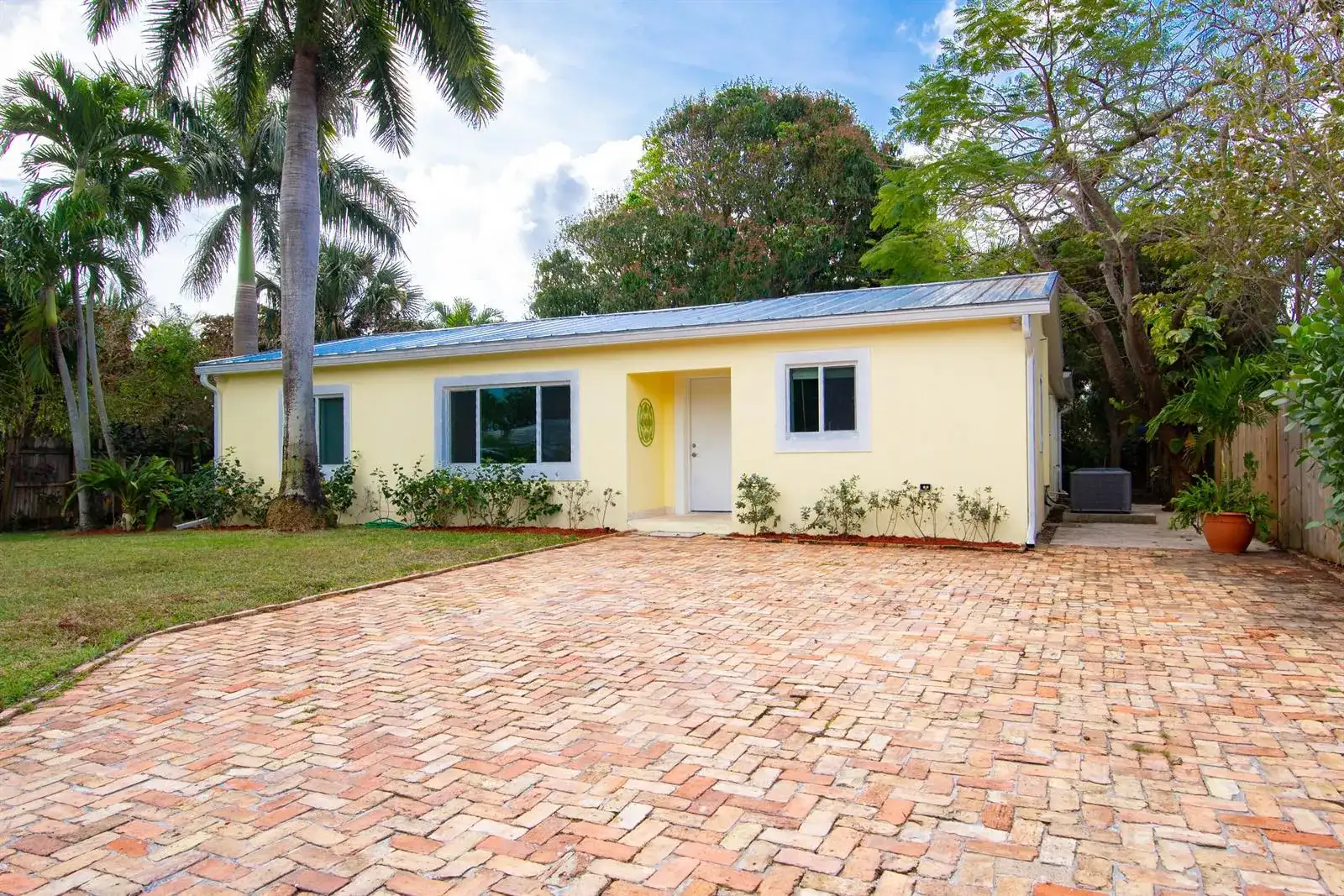 364 ORANGE Way, West Palm Beach FL 33405 photo 2