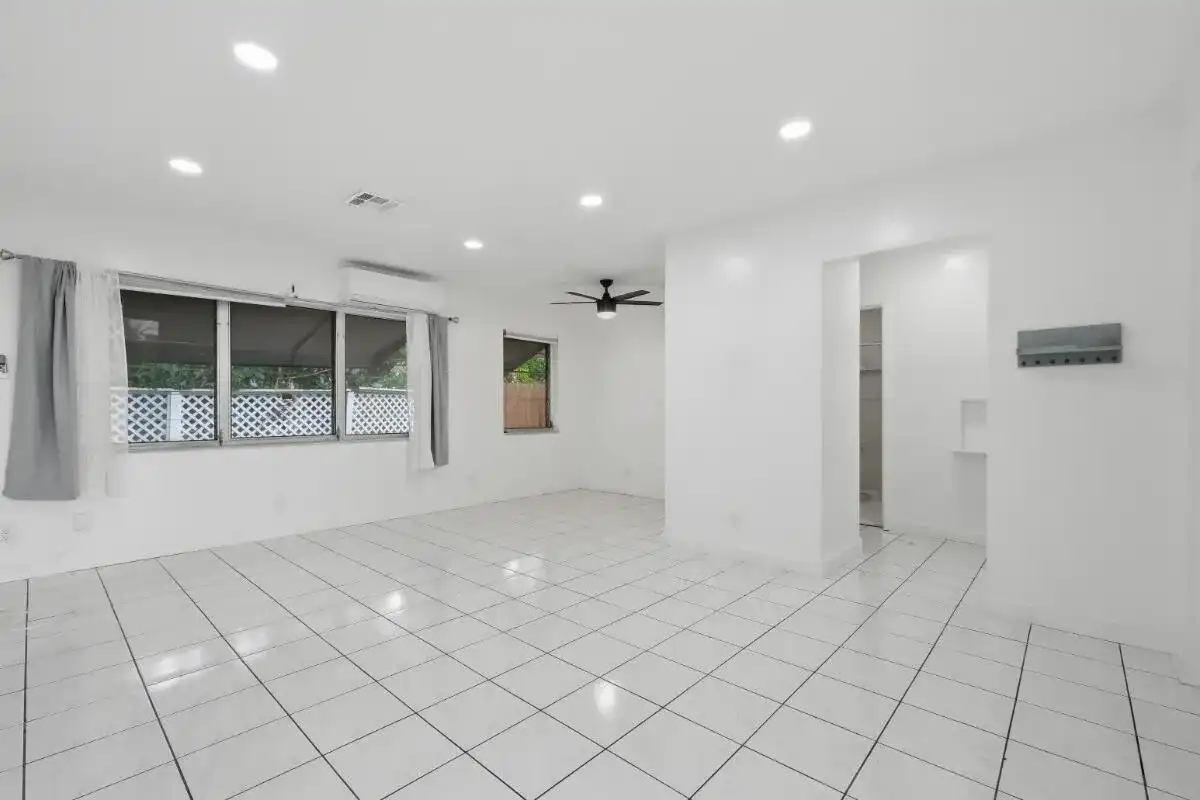 1201 N VICTORIA PARK Road # 1203, Fort Lauderdale FL 33304