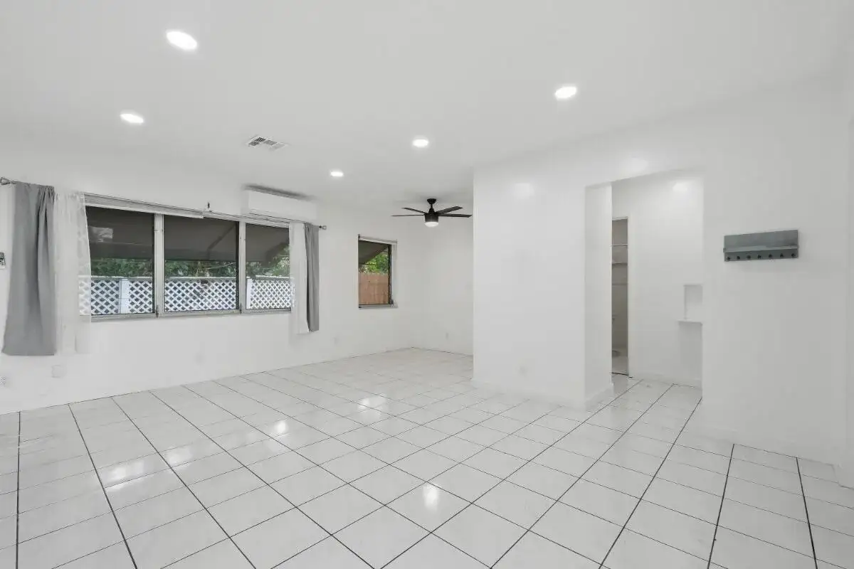 1201 N VICTORIA PARK Road # 1203, Fort Lauderdale FL 33304
