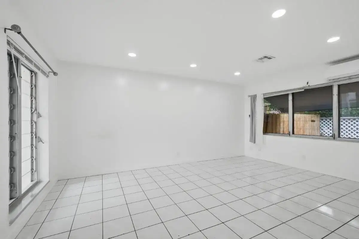 1201 N VICTORIA PARK Road # 1203, Fort Lauderdale FL 33304 photo 2