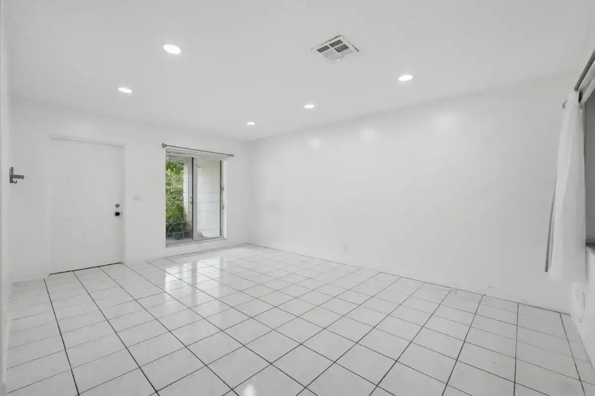 1201 N VICTORIA PARK Road # 1203, Fort Lauderdale FL 33304 photo 5