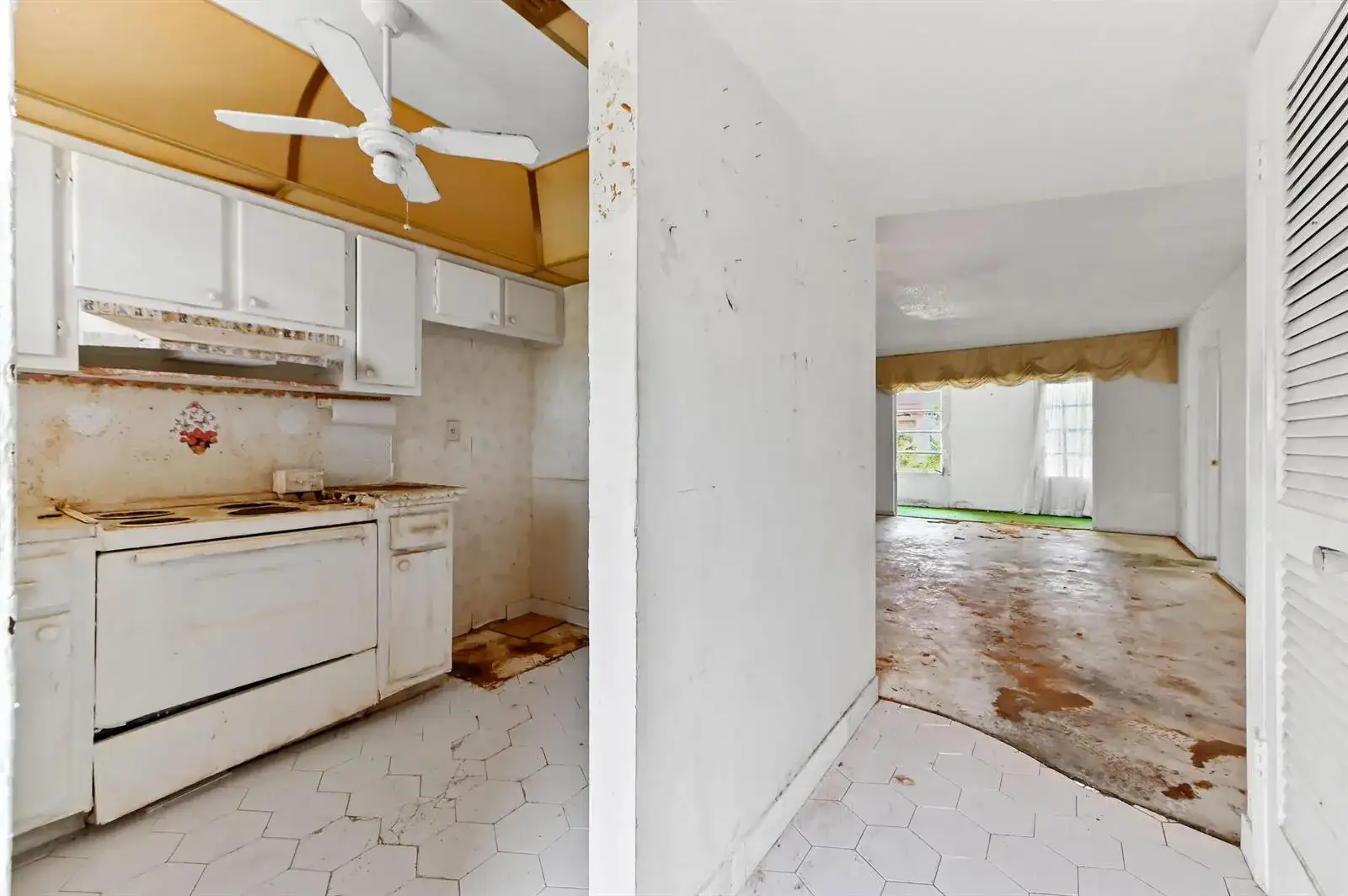 3091 E Sunrise Lakes Drive # 302, Sunrise FL 33322 photo 2