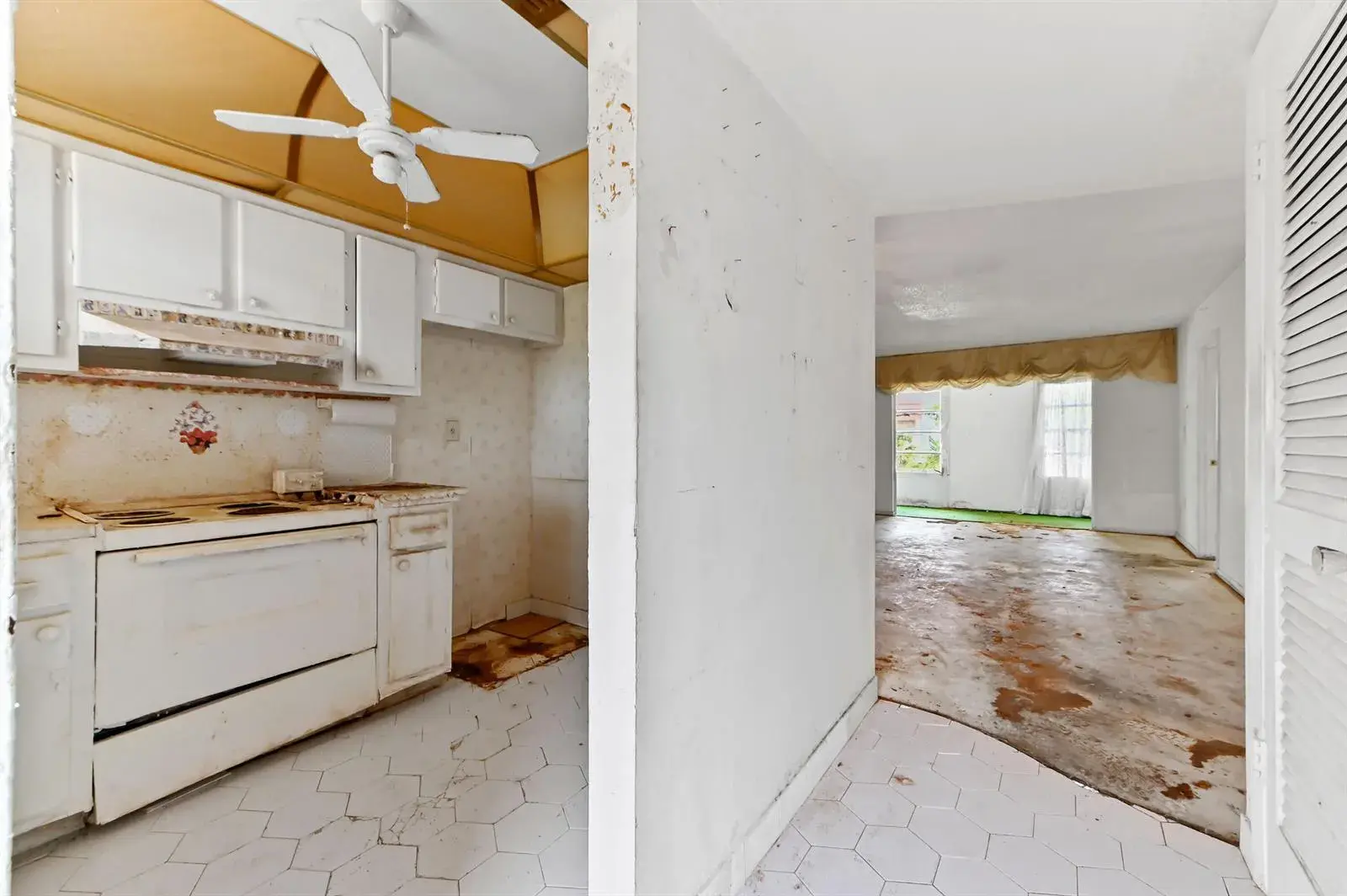 3091 E Sunrise Lakes Drive # 302, Sunrise FL 33322