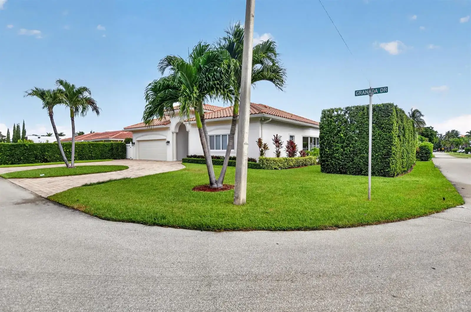 899 Granada Drive, Boca Raton FL 33432 photo 2