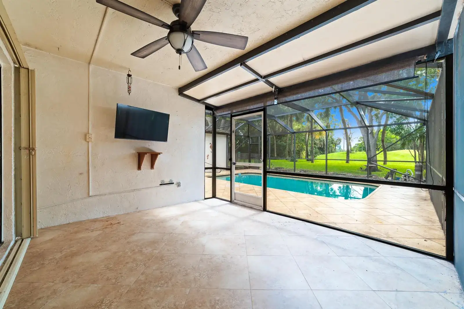 219 Wildwood Circle, Deerfield Beach FL 33442 photo 3