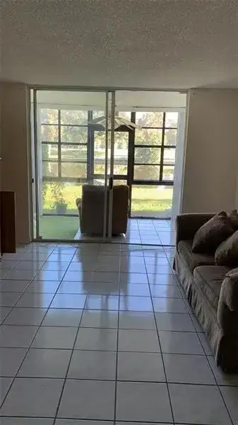 3740 INVERRARY Drive # 1E, Lauderhill FL 33319