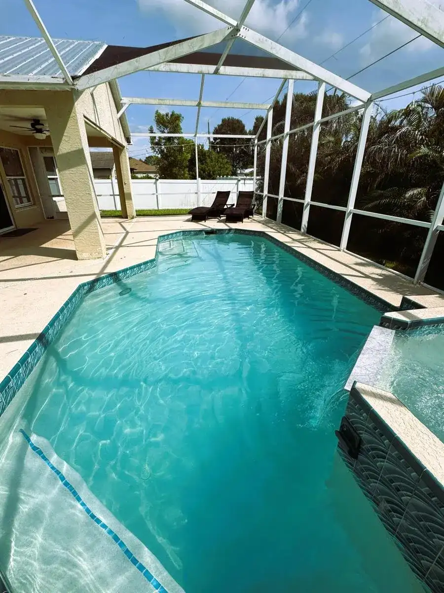 2133 SW LARCHMONT Lane, Port St. Lucie FL 34984 photo 2