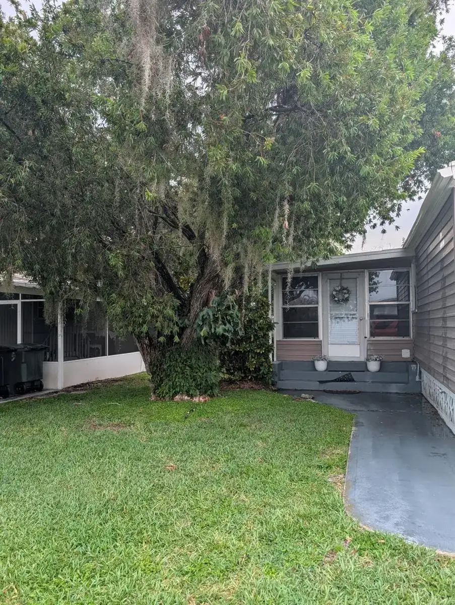 32 Manor Drive, Fort Pierce FL 34982 photo 3