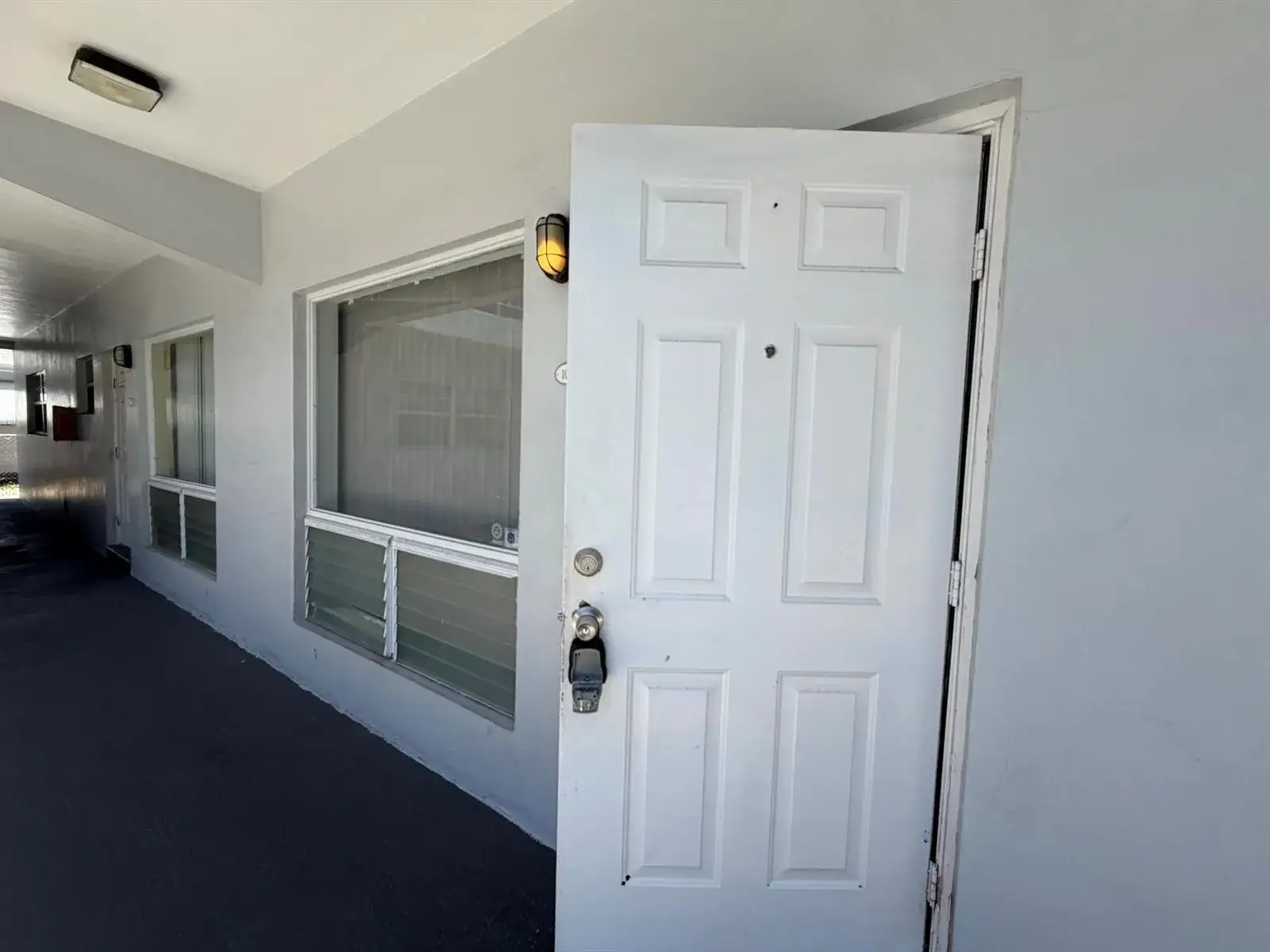 915 NE 8th Street # 104, Hallandale Beach FL 33009