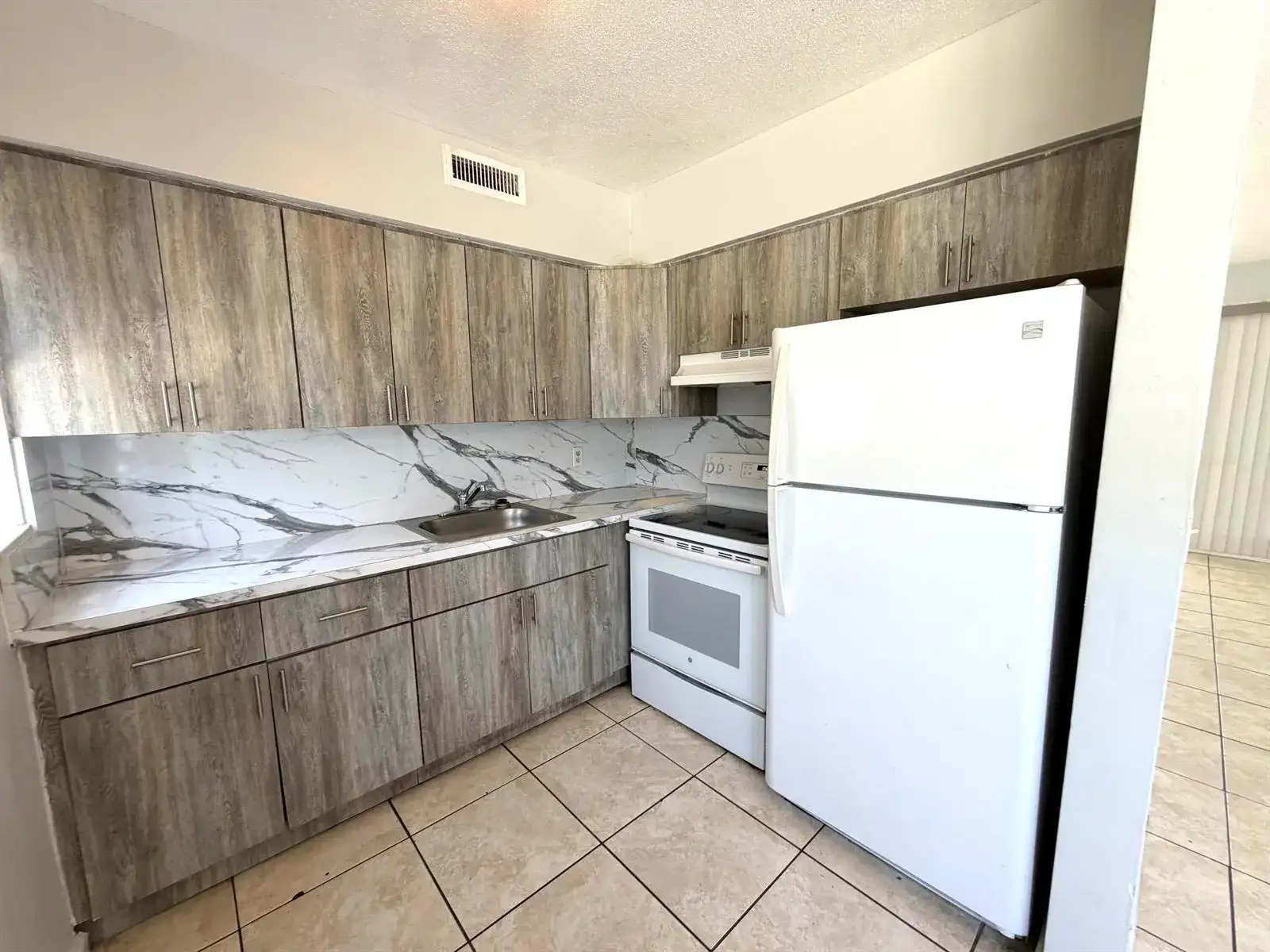 915 NE 8th Street # 104, Hallandale Beach FL 33009 photo 4