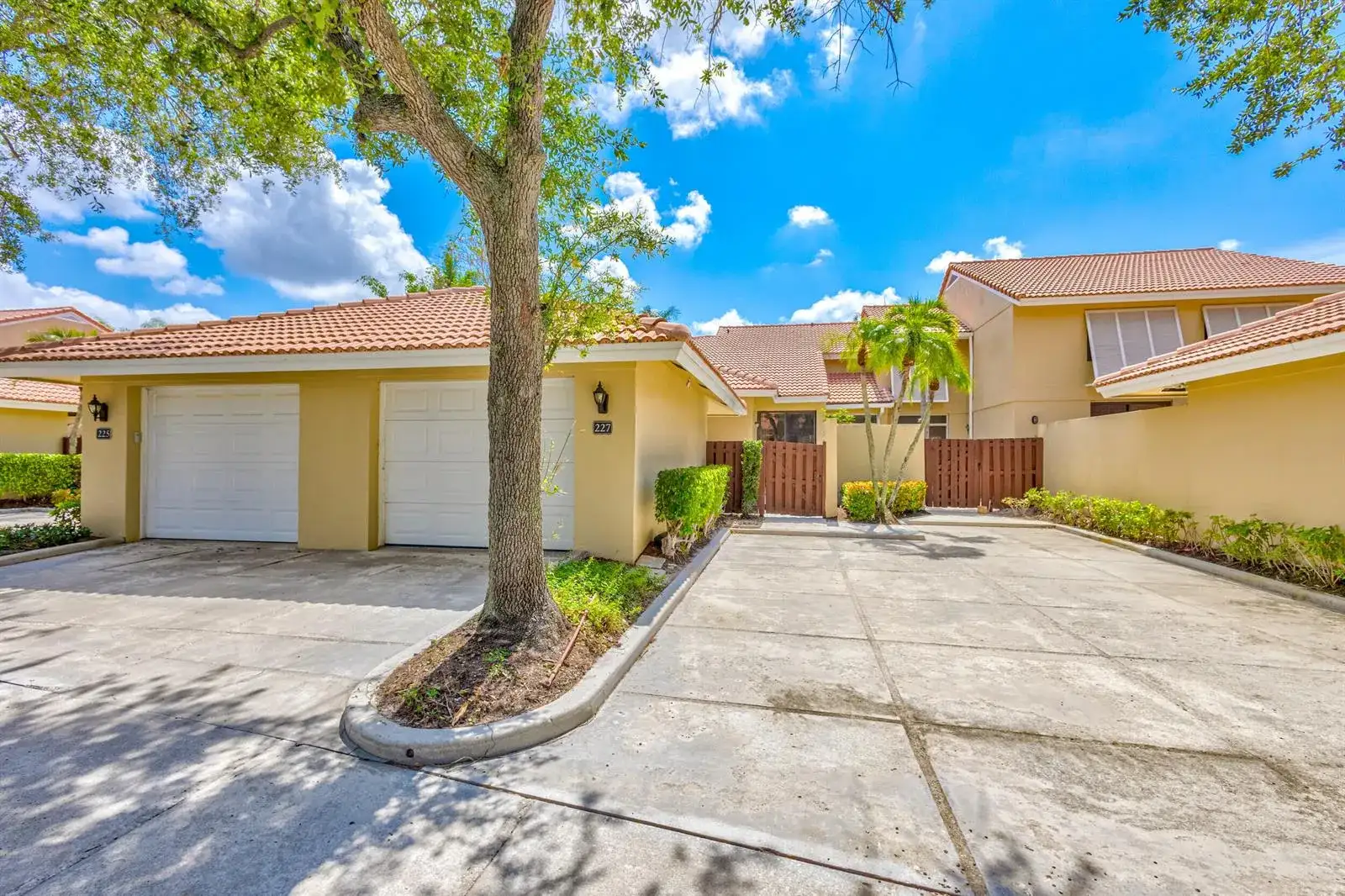 227 OLD MEADOW Way, Palm Beach Gardens FL 33418 photo 2