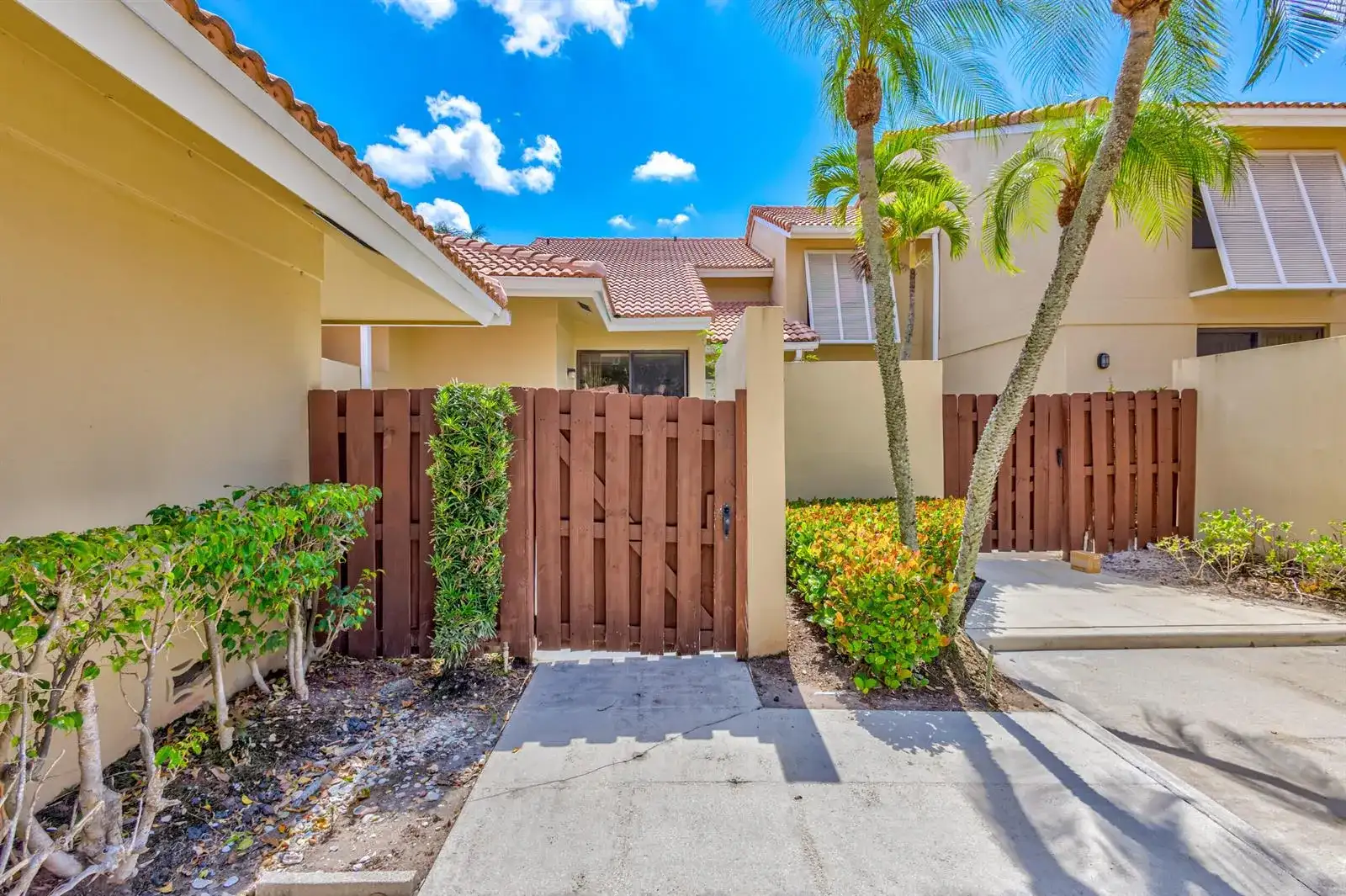 227 OLD MEADOW Way, Palm Beach Gardens FL 33418 photo 4