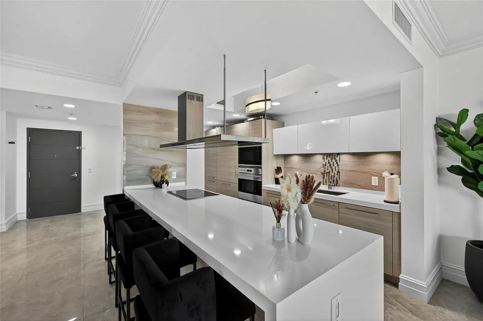 17301 Biscayne Boulevard # 506, North Miami Beach FL 33160 photo 5