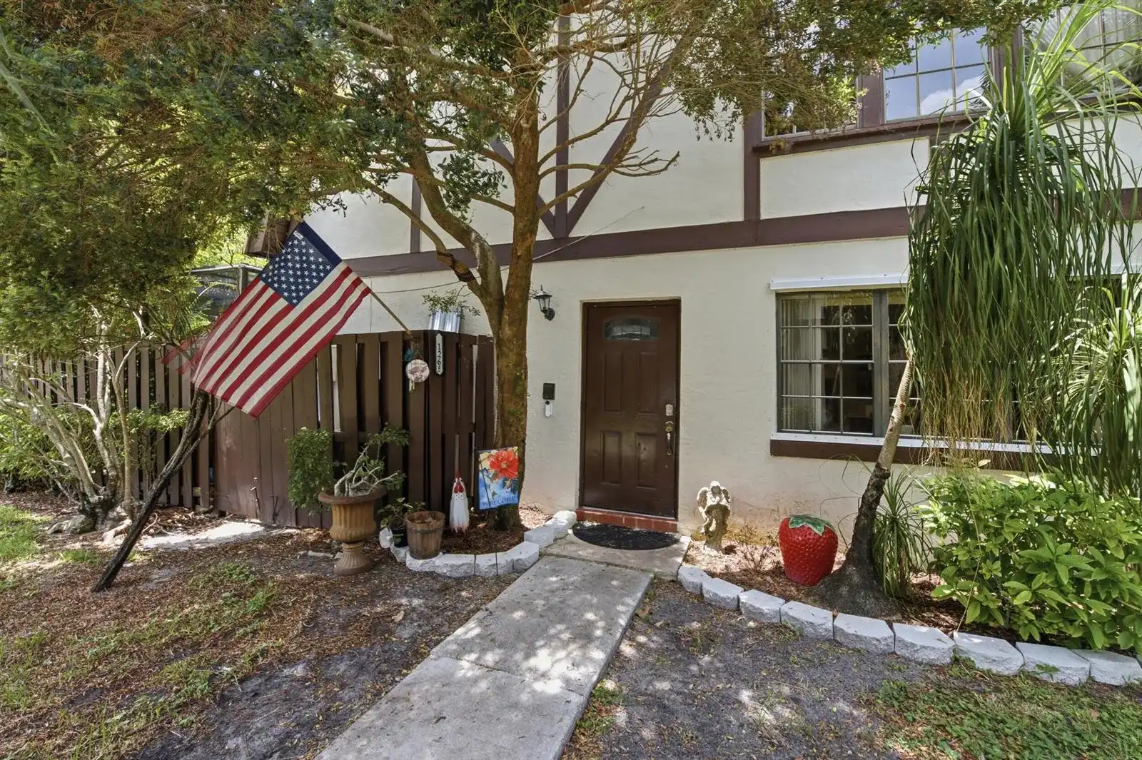 126 WEYBRIDGE Circle # B, Royal Palm Beach FL 33411