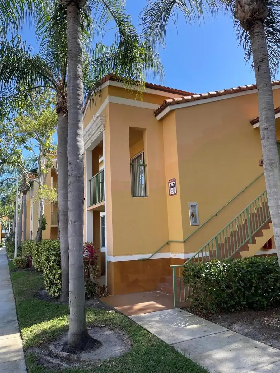 160 YACHT CLUB Way # 211, Hypoluxo FL 33462 photo 4