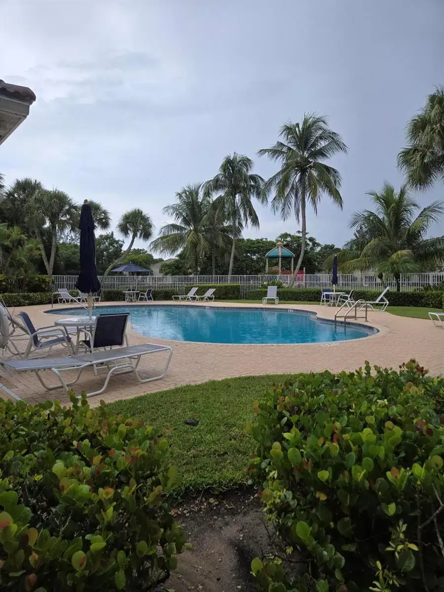 4675 PALMBROOKE Circle, West Palm Beach FL 33417 photo 3