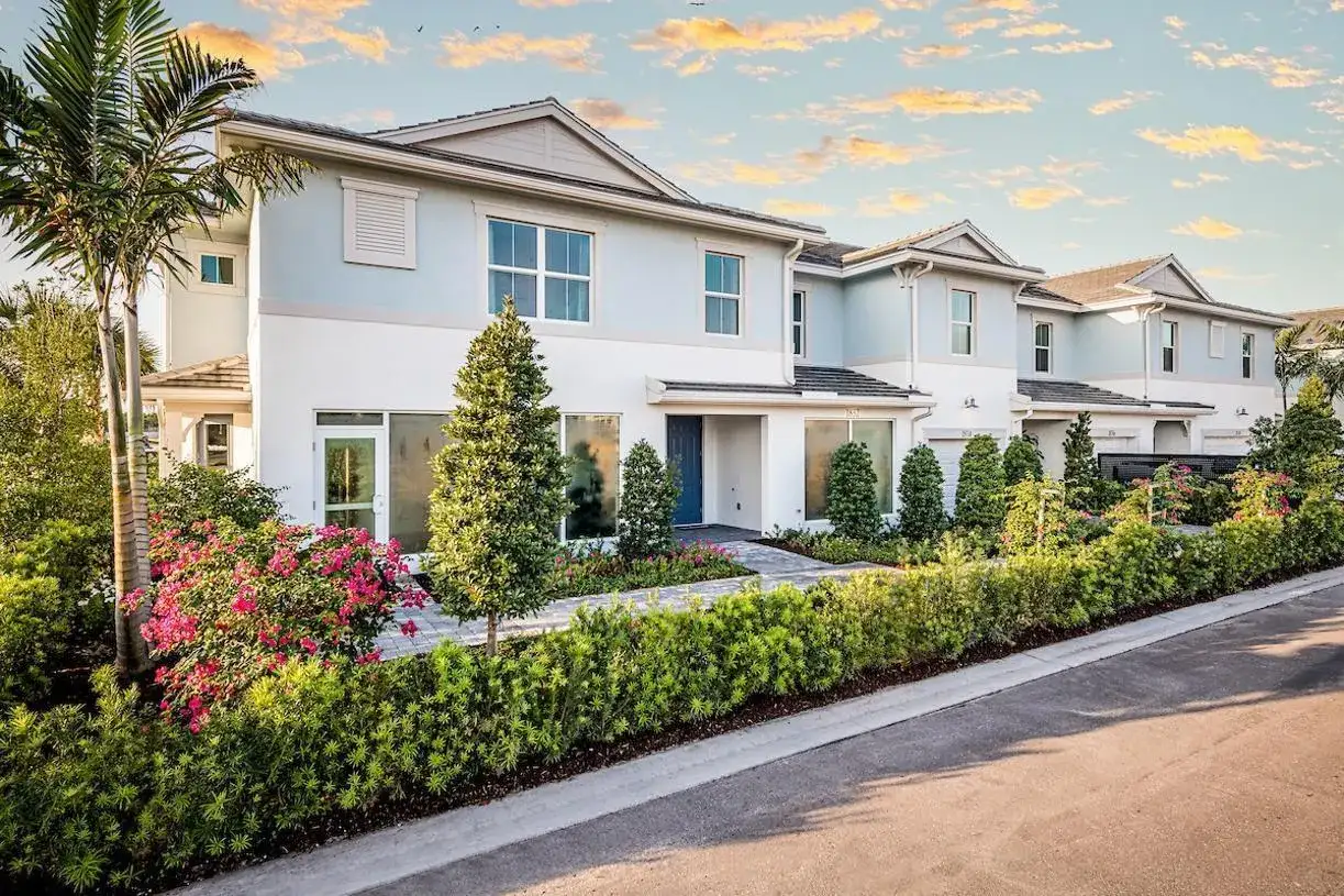558 SANDERLING Circle # 558, Deerfield Beach FL 33442 photo 4