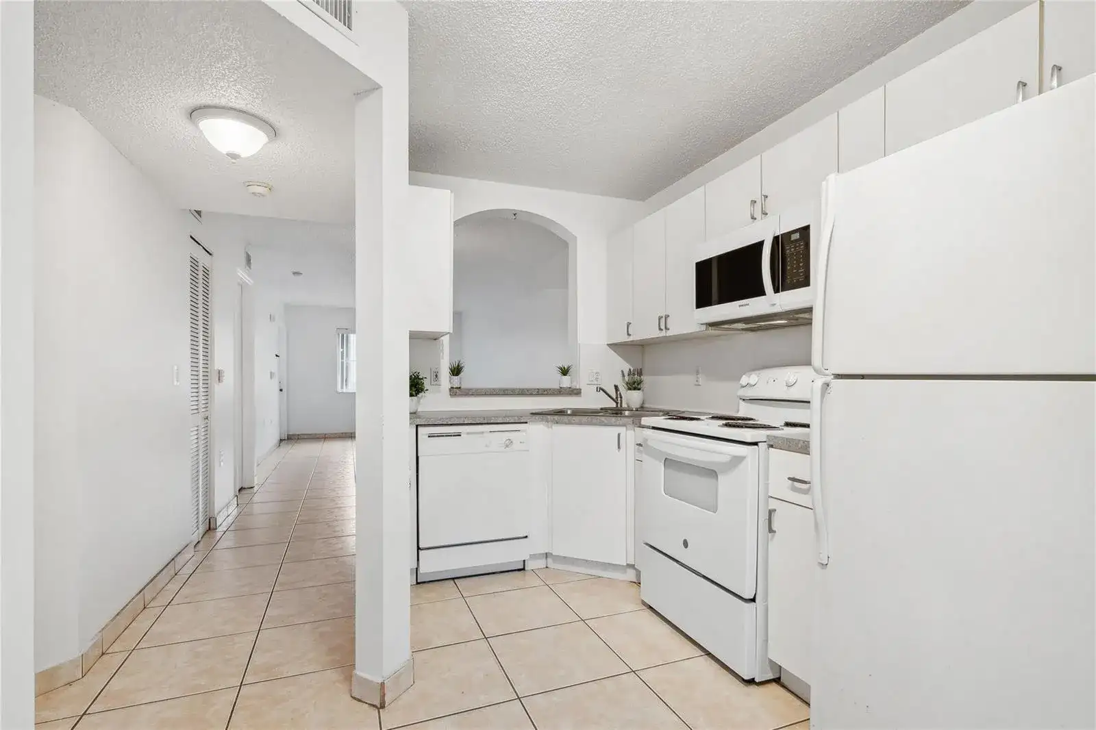 2173 NW 78th Avenue, Pembroke Pines FL 33024 photo 3