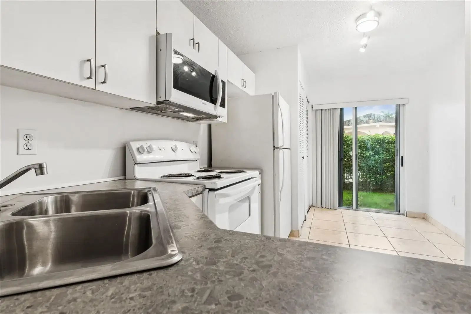 2173 NW 78th Avenue, Pembroke Pines FL 33024 photo 4