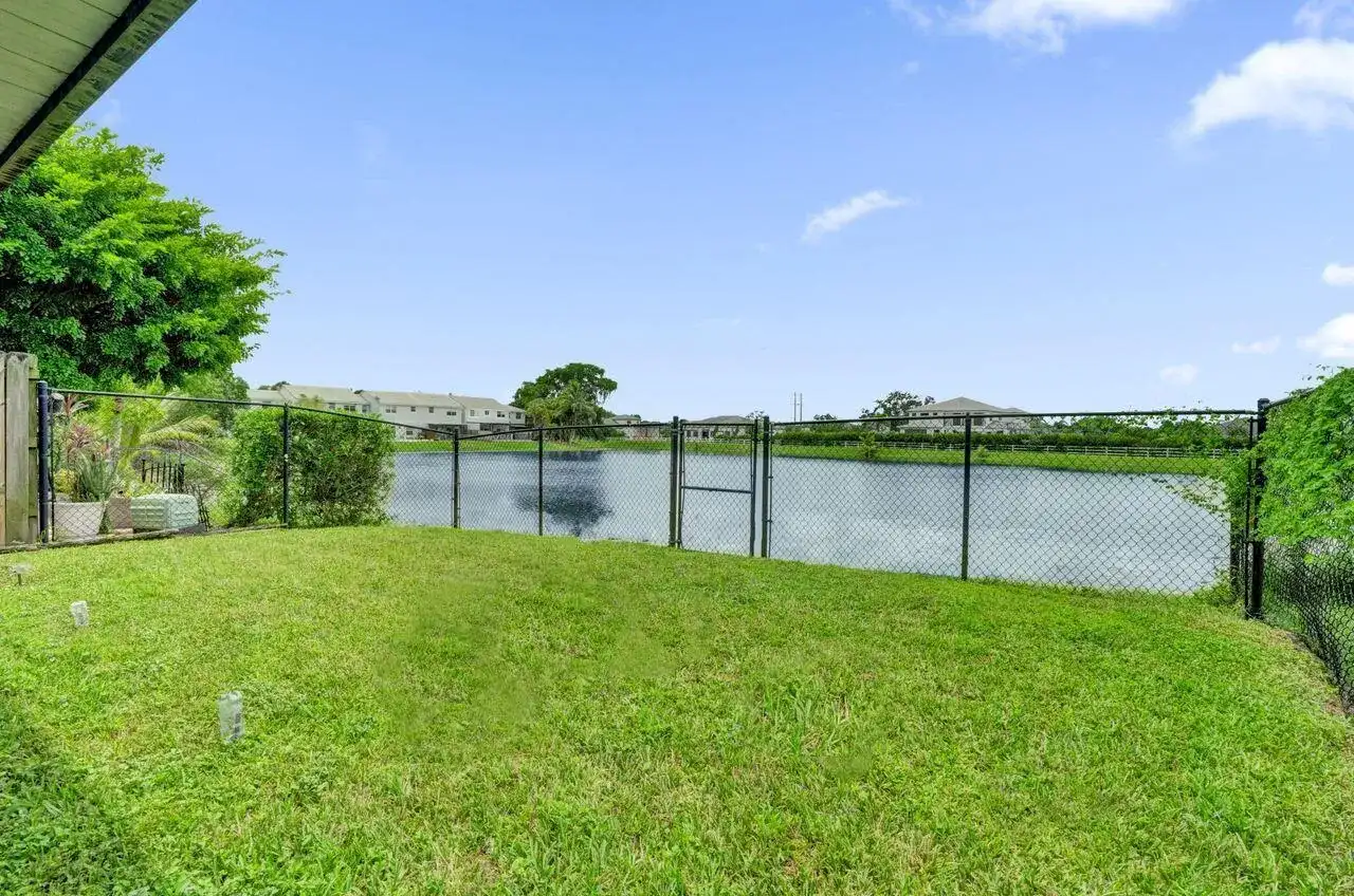 4737 Grapevine Way, Davie FL 33331