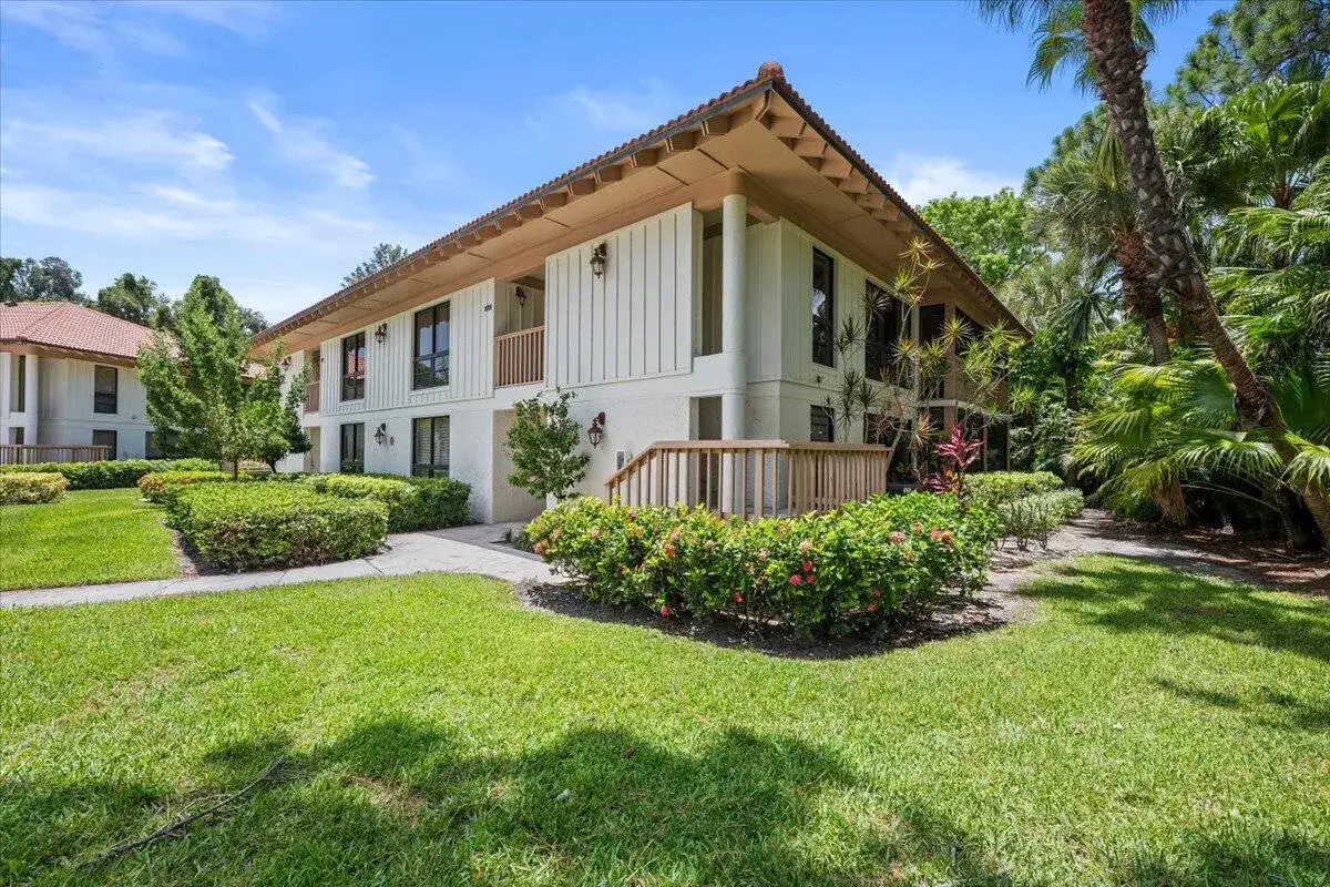 221 Brackenwood Terrace, Palm Beach Gardens FL 33418