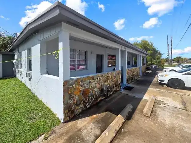1111 N 21ST Street, Fort Pierce FL 34950 photo 2