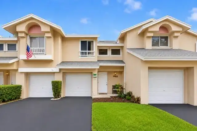 2269 DISCOVERY Circle W, Deerfield Beach FL 33442