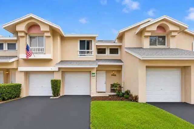 2269 DISCOVERY Circle W, Deerfield Beach FL 33442