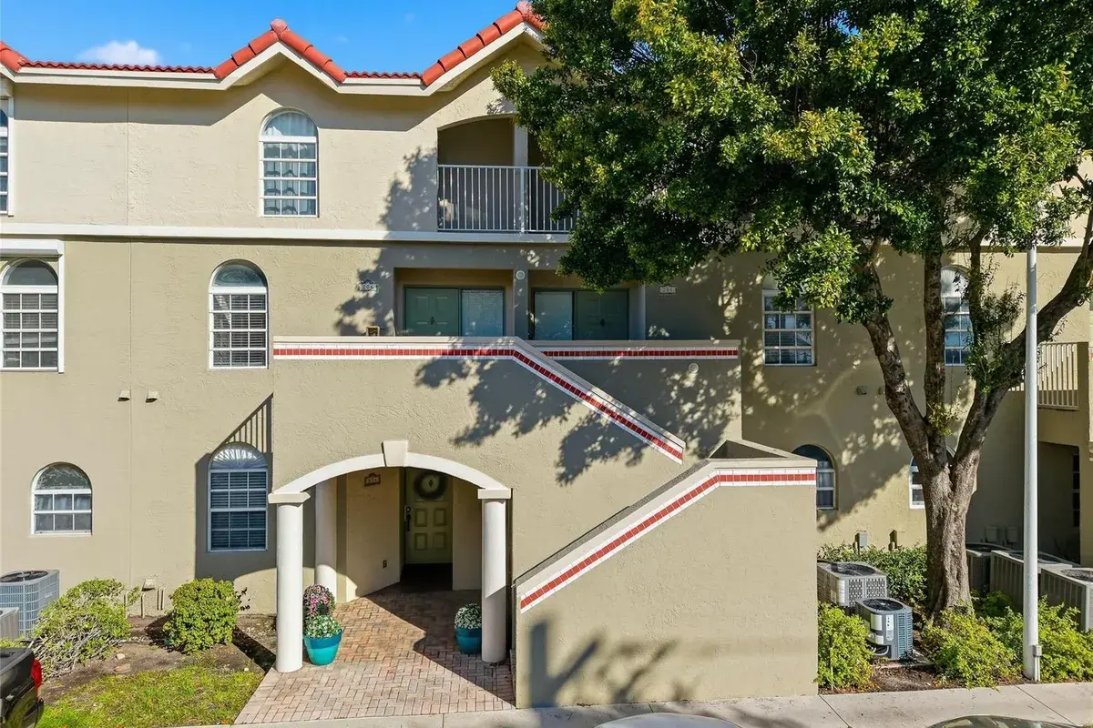 2381 NE 14th Street Causeway # 206, Pompano Beach FL 33062