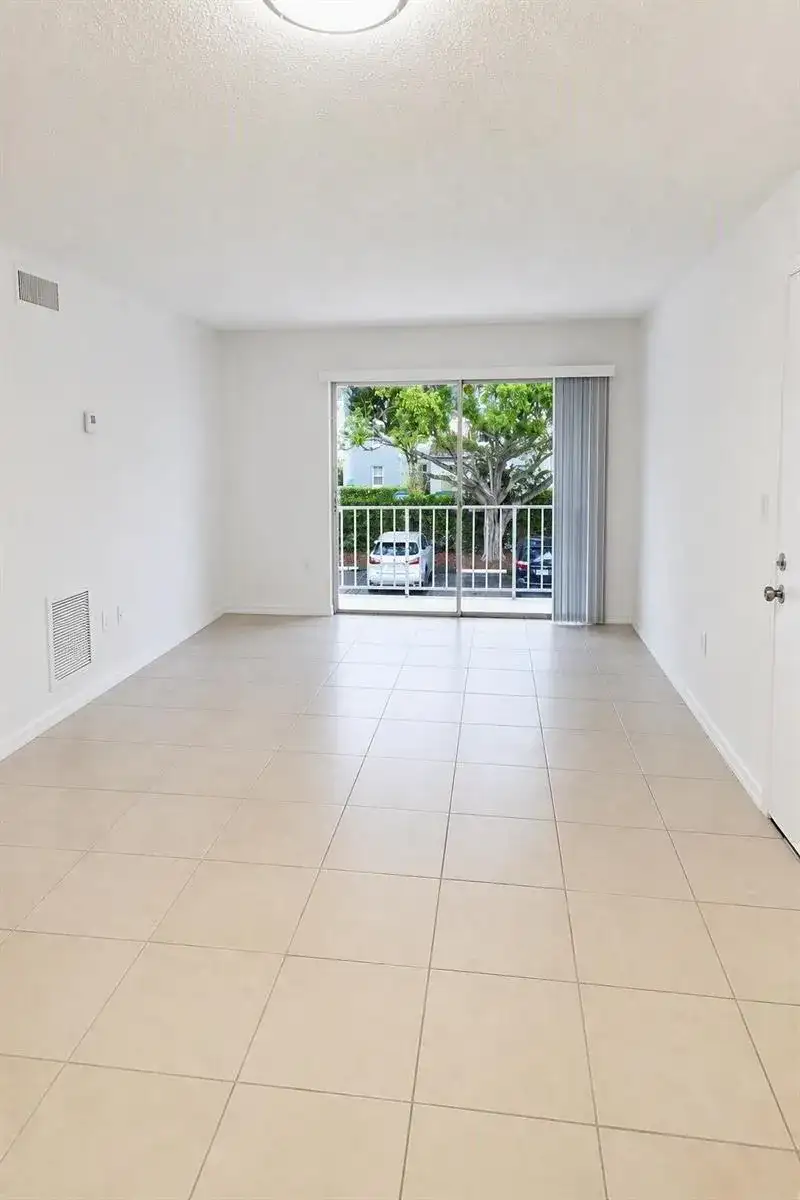 431 EXECUTIVE CENTER Drive # 204, West Palm Beach FL 33401 photo 2